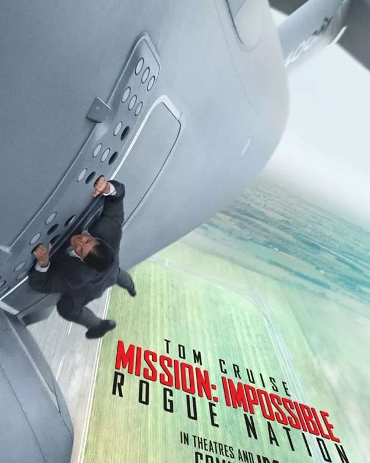Официальный постер картины намекает, что во время съемок Тому Крузу было непросто