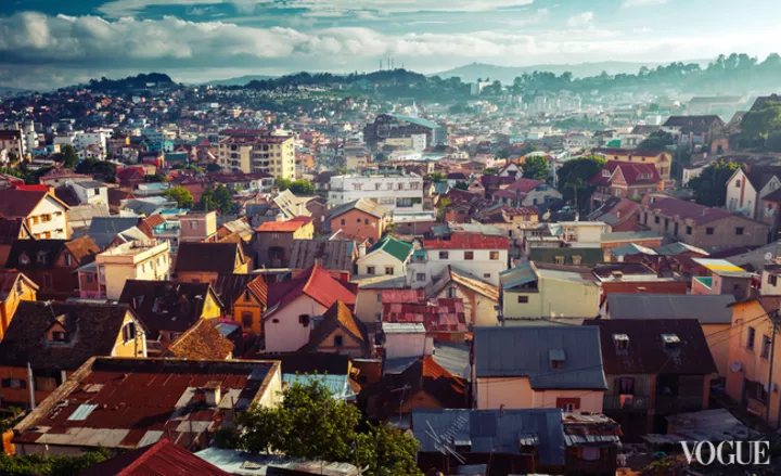 Антананариву – столица островного
государства Мадагаскар. Город основан в первой
половине XVII века и в переводе с языка мерина
означает 