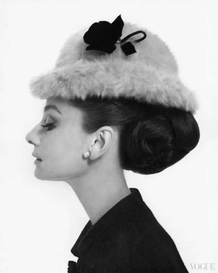 Одри Хепберн в головном уборе Melusine by Givenchy (август 1964)