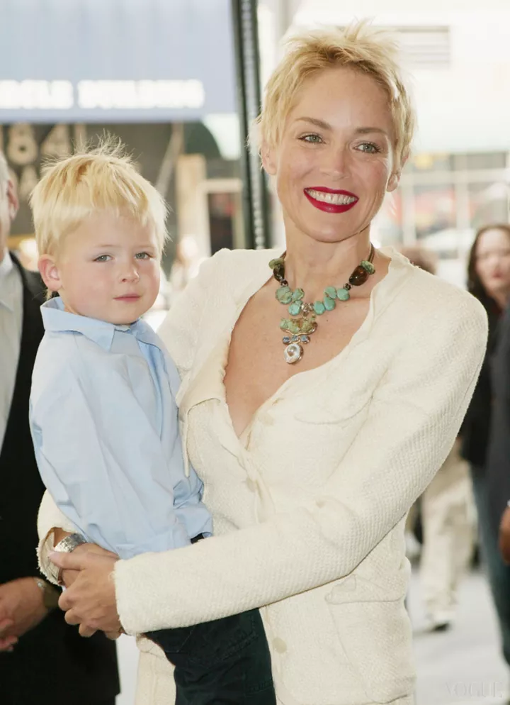 Шарон Стоун с сыном Роаном Бронштейном в 2004-м