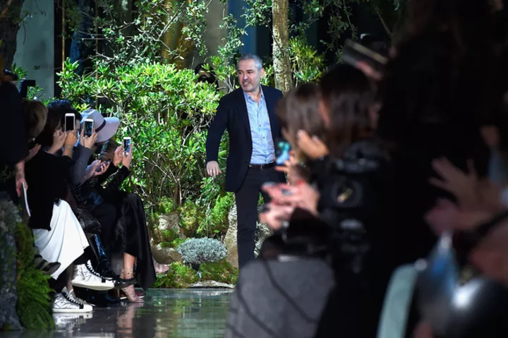 Эли Сааб в финале показа Elie Saab Couture весна-лето 2015