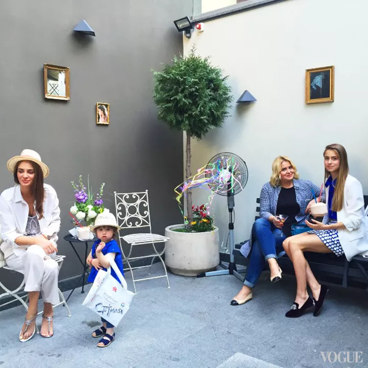 Инна Шевчук с дочерью Стефанией, Светлана и Соня Евдокименко