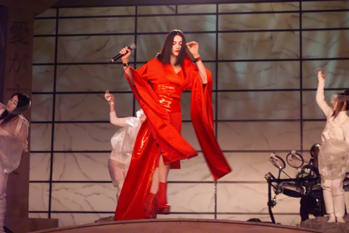 Мадонна на сцене "Грэмми" (1999)
