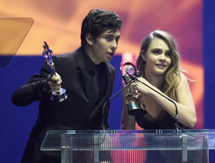 Кара Делевинь получает свою первую кинонаграду на фестивале CinemaCon-2015