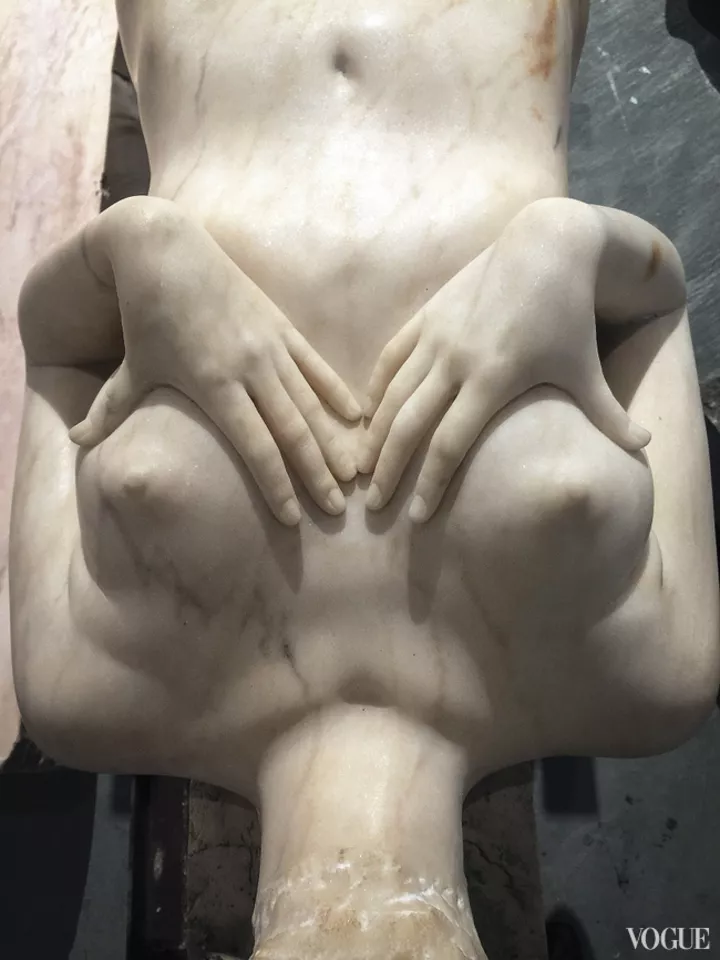 Фрагмент мраморной скульптуры Vale rosa (VBM.013.10).
Фото: Vanessa Beecroft