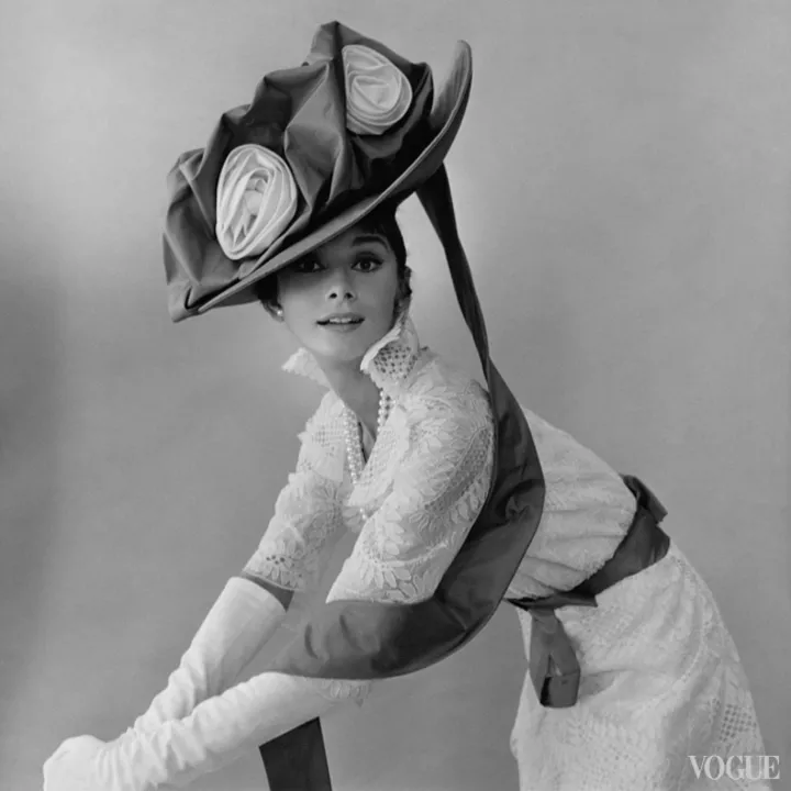 Одри Хепберн в костюме, созданном Сесилом Битоном для мюзикла "Моя прекрасная леди" (декабрь 1963, фотограф Сесил Битон)