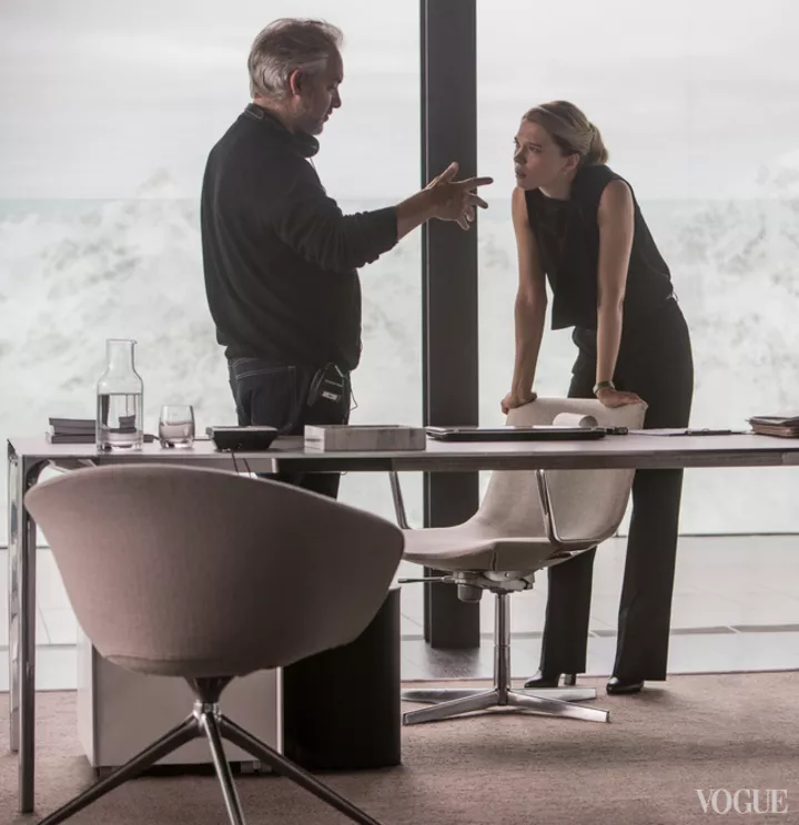 режиссер Сэм Мендес и актриса Леа Сейду на съемках "007:Спектр"