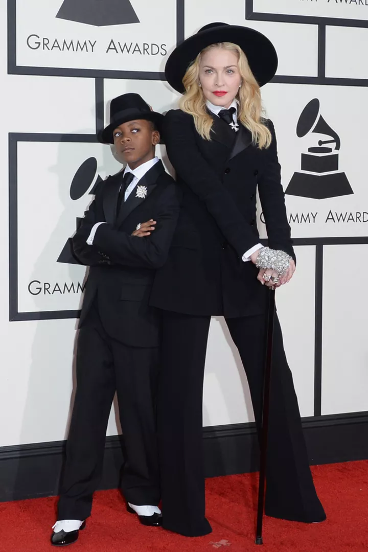 Мадонна с сыном Дэвидом Банда на красной дорожке "Грэмми" (2014)