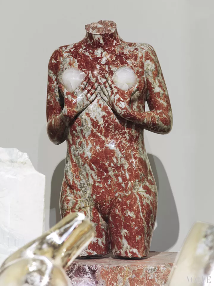 Фрагмент мраморной скульптуры Vale rosso francia (VBM.007.11).
Фото: Nic Tenwiggenhorn