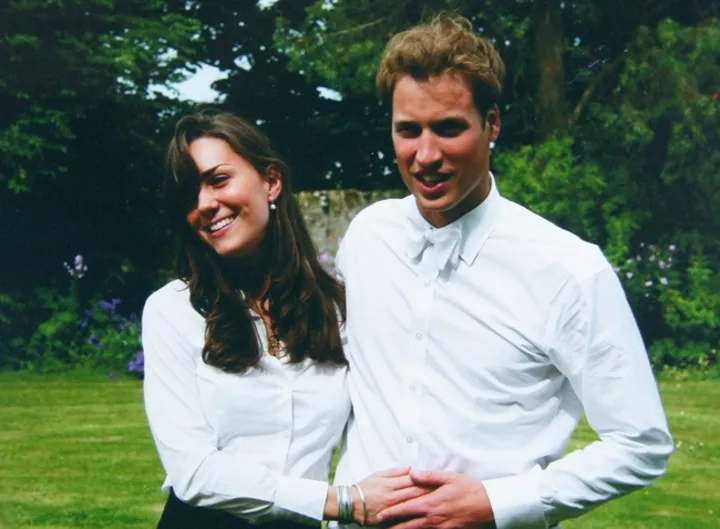 Кейт Миддлтон и принц Уильям на выпуске из Сент-Эндрюсского университета 23 июня 2005 года