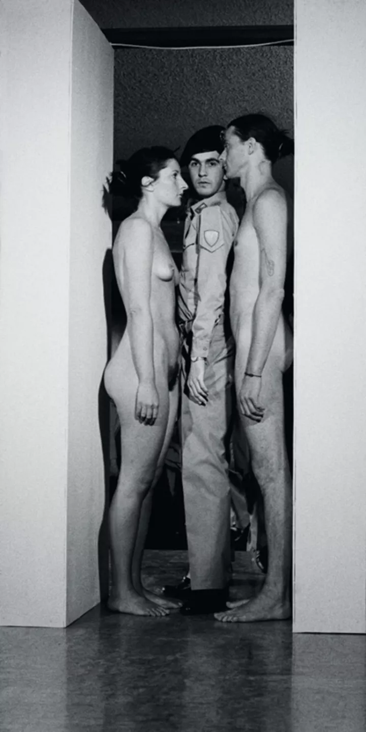 Марина Абрамович и Улай, перформанс Imponderabilia, Galleria?Comunale d’Arte?Moderna, Болонья, 1977