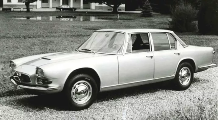 Модель Maserati Quattroporte, выпускаемая в период с 1966 по 1970