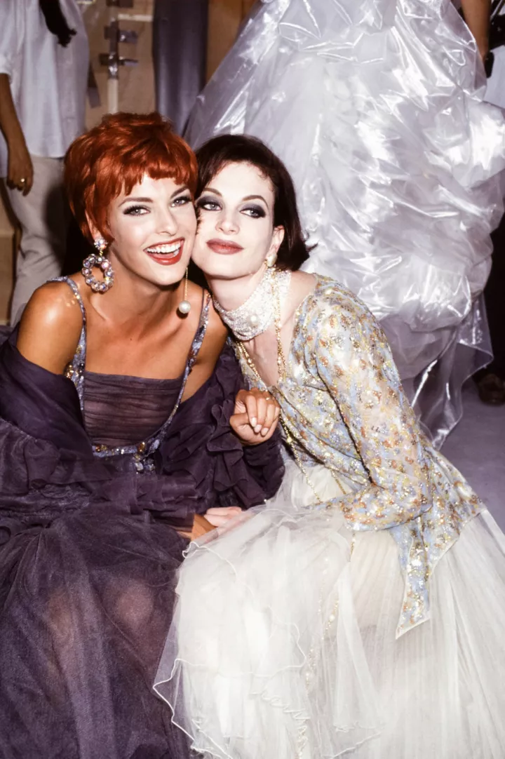 Линда Евангелиста и Кристен Макменами, шоу Chanel Couture осень-зима 1991/1992