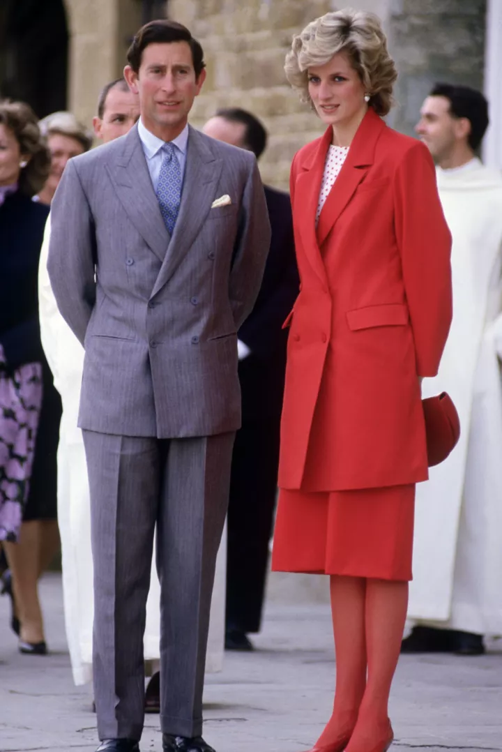 Диана, принцесса Уэльская и принц Чарльз, посещают церковь 23 апреля 1985 года во Флоренции, Италия, во время Королевского турне по Италии
