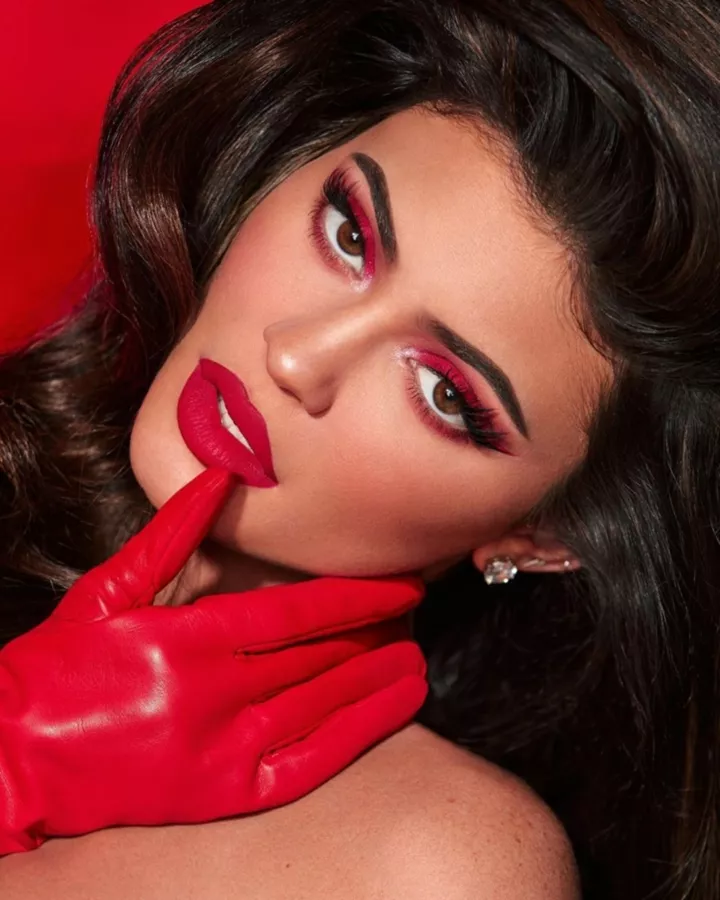 Рождественская рекламная кампания Kylie Cosmetics