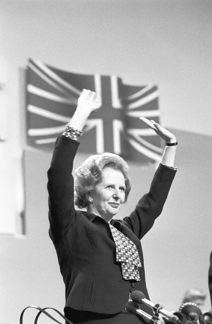 Маргарет Тэтчер на конференции консервативной партии в Брайтоне. Ранее в тот же день ИРА пыталась убить ее с помощью бомбы, 1984