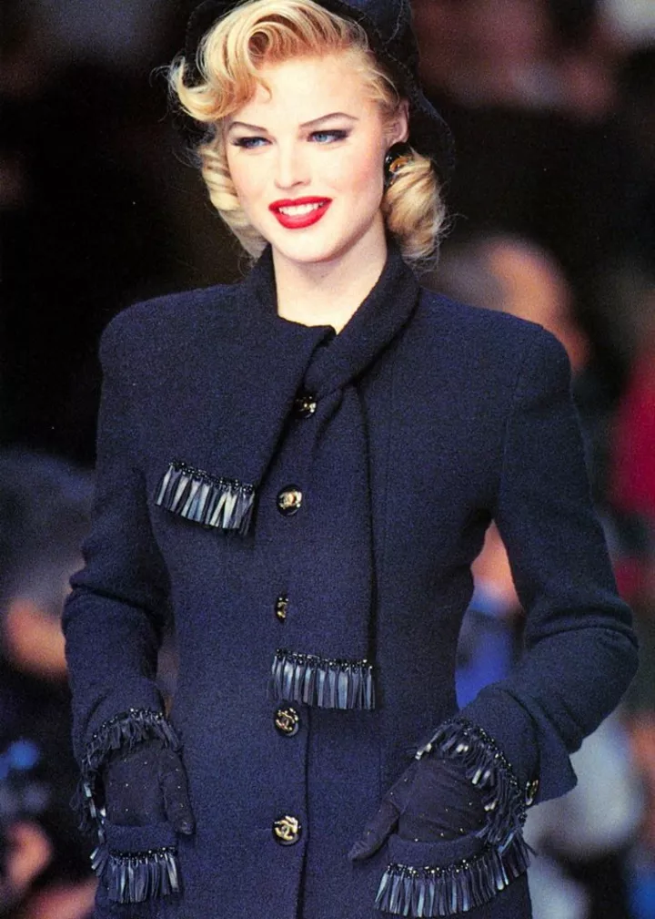 Ева Герцигова во время показа Chanel