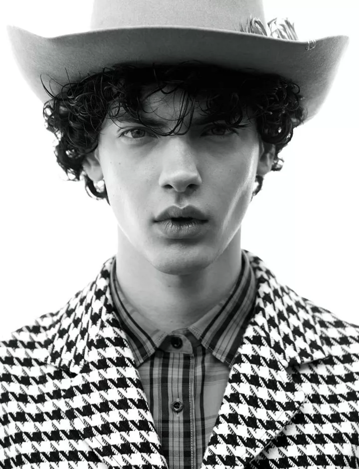 How Lev Uliesov, a male model who worked with Prada and Givenchy ...