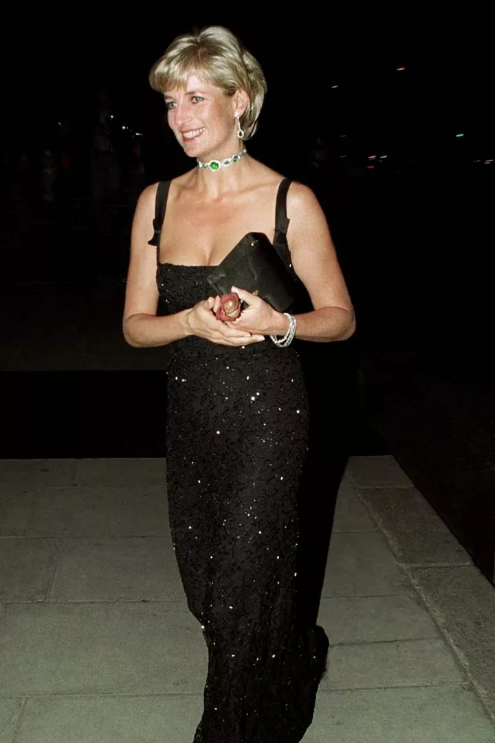 Принцеса Діана на гала-вечорі з нагоди сторіччя Галереї Тейт у сукні Jacques Azagury, липень 1997 року