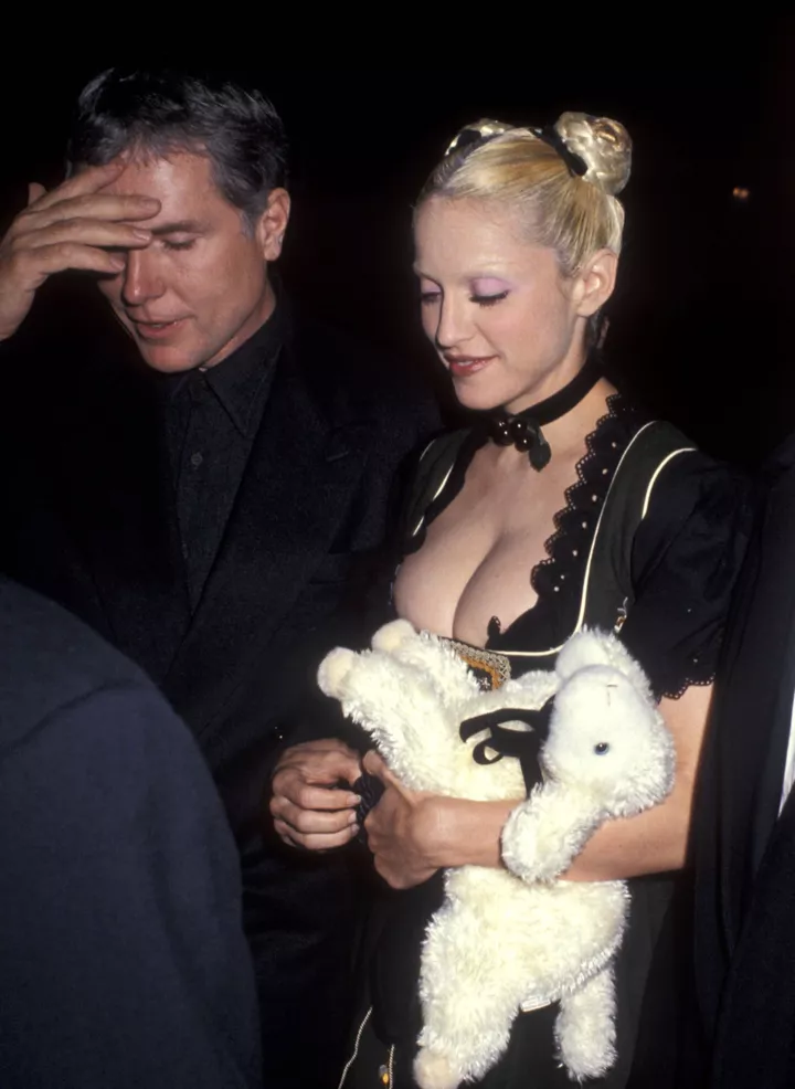 Мадонна на вечірці з нагоди випуску своєї книги Sex, 15 жовтня 1992 року в Нью-Йорку