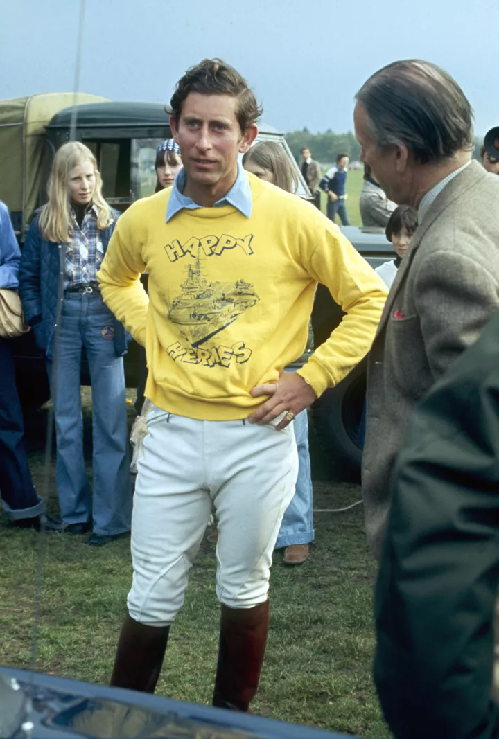 Принц Чарльз у яскраво-жовтому світшоті Hermès у Guards Polo Club у Віндзорі, 1977