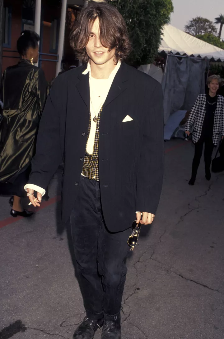 Джонни Депп на седьмой ежегодной церемонии награждения IFP / West Independent Spirit Awards 28 марта 1992 года в Raleigh Studios в Голливуде