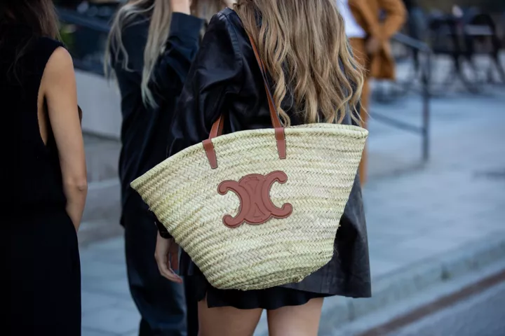 Плетеная сумка-корзина в коллекциях весна-лето 2021