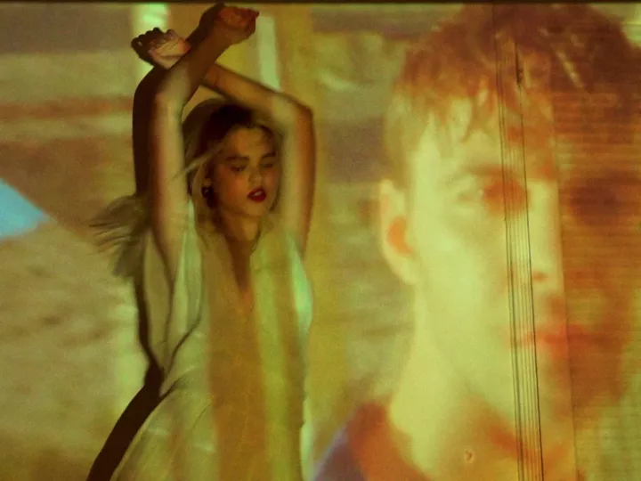 Кадр из музыкального видео на песню 