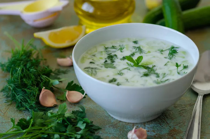 Рецепт традиционного холодного турецкого супа джаджик.