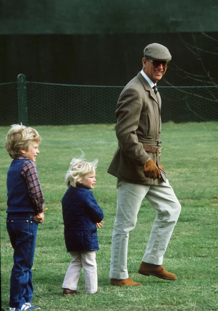 Принц Филипп с внуками Питером и Зарой Филлипс на Королевском виндзорском конном шоу, 1984