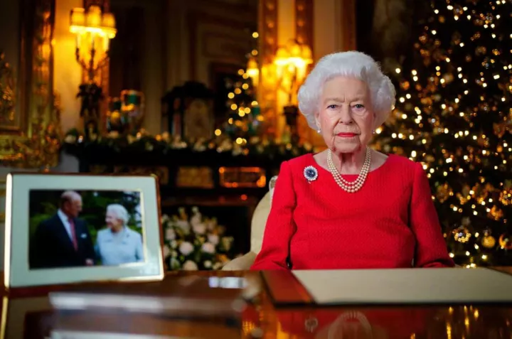 Королева Елизавета II во время своего рождественского обращения в 2021 году