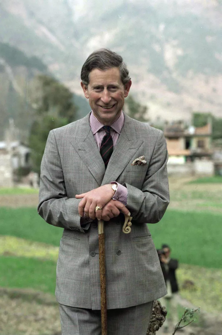 Принц Чарльз у передгір'ях Гімалаїв у Непалі, 1998
