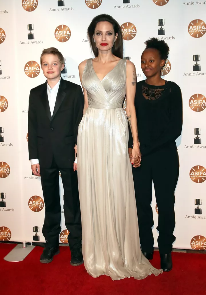  Анджелина Джоли с дочерьми Захарой и Шайло 