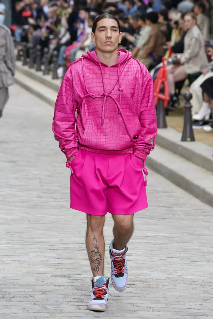 Эктор Бельерин на показе мужской одежды Louis Vuitton весна-лето 2020 в рамках Недели моды в Париже 
