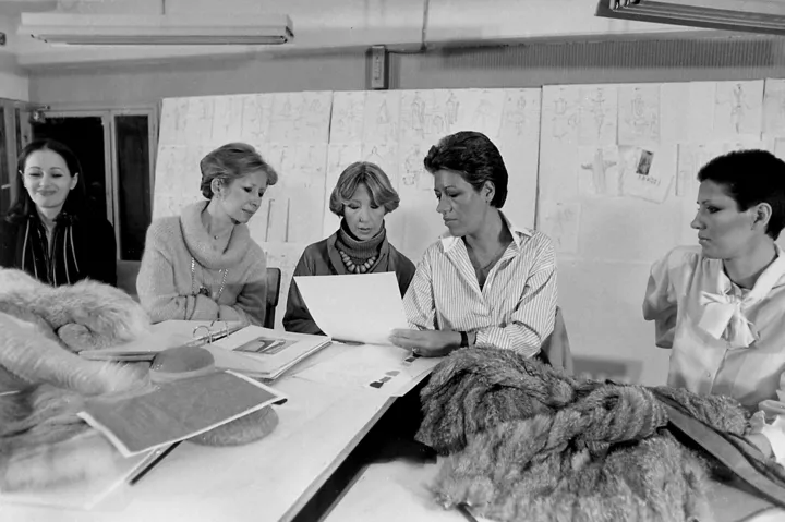 Сестры Фенди: Алда, Паола, Франка и Карла в их ателье, 1977