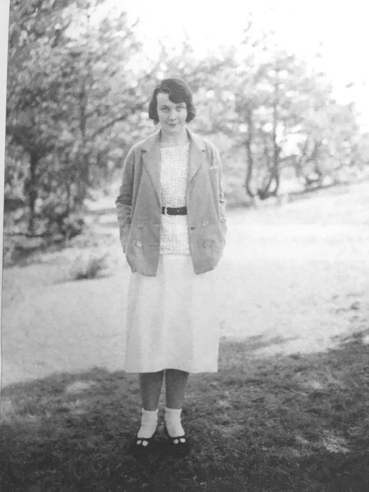Олена Теліга, 1932