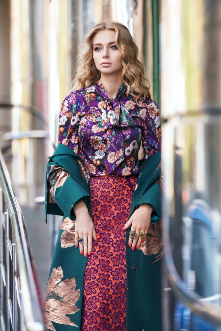 <b>катерина с непонятной фамилией</b>