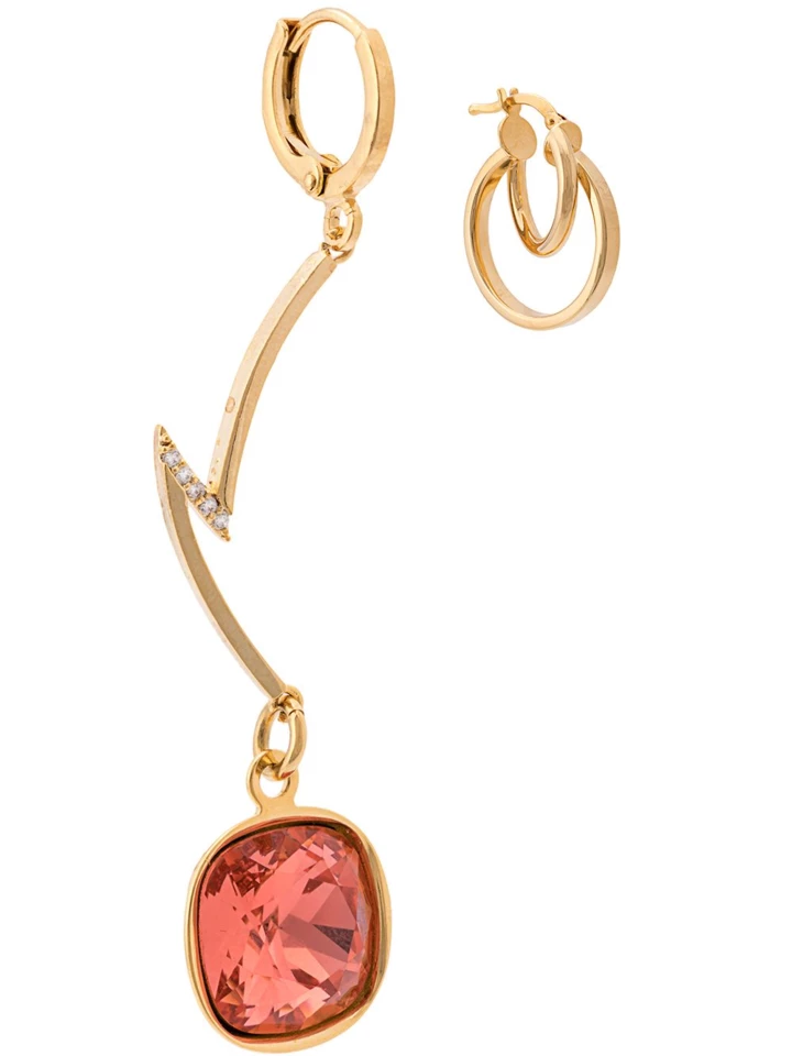 <b>разные серьги</b>