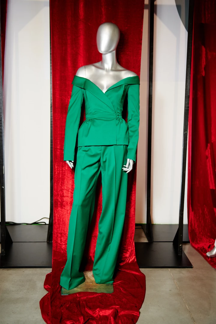 <b>Oscar_Dresses_DryClean</b>