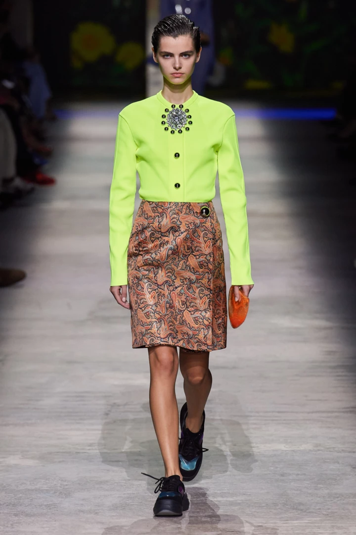 &lt;b&gt;neon runway&lt;/b&gt;