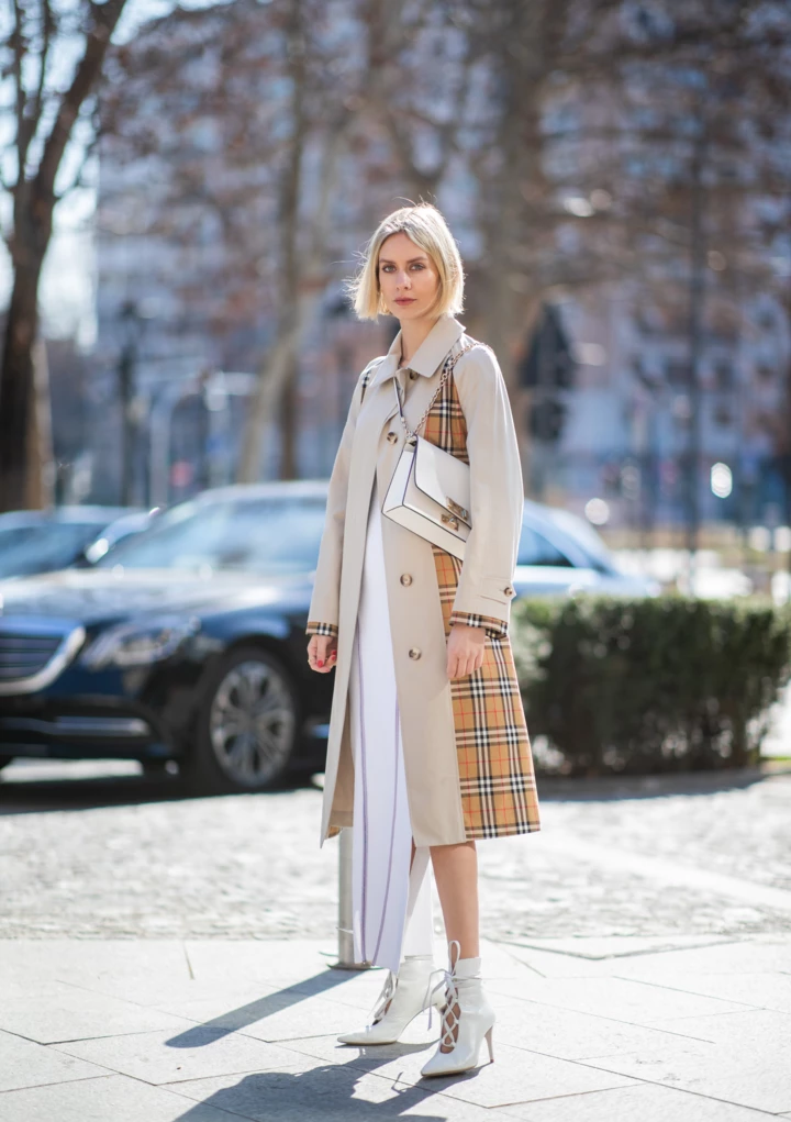 &lt;b&gt;Streetstyle: как носить тренчи этой осенью&lt;/b&gt;