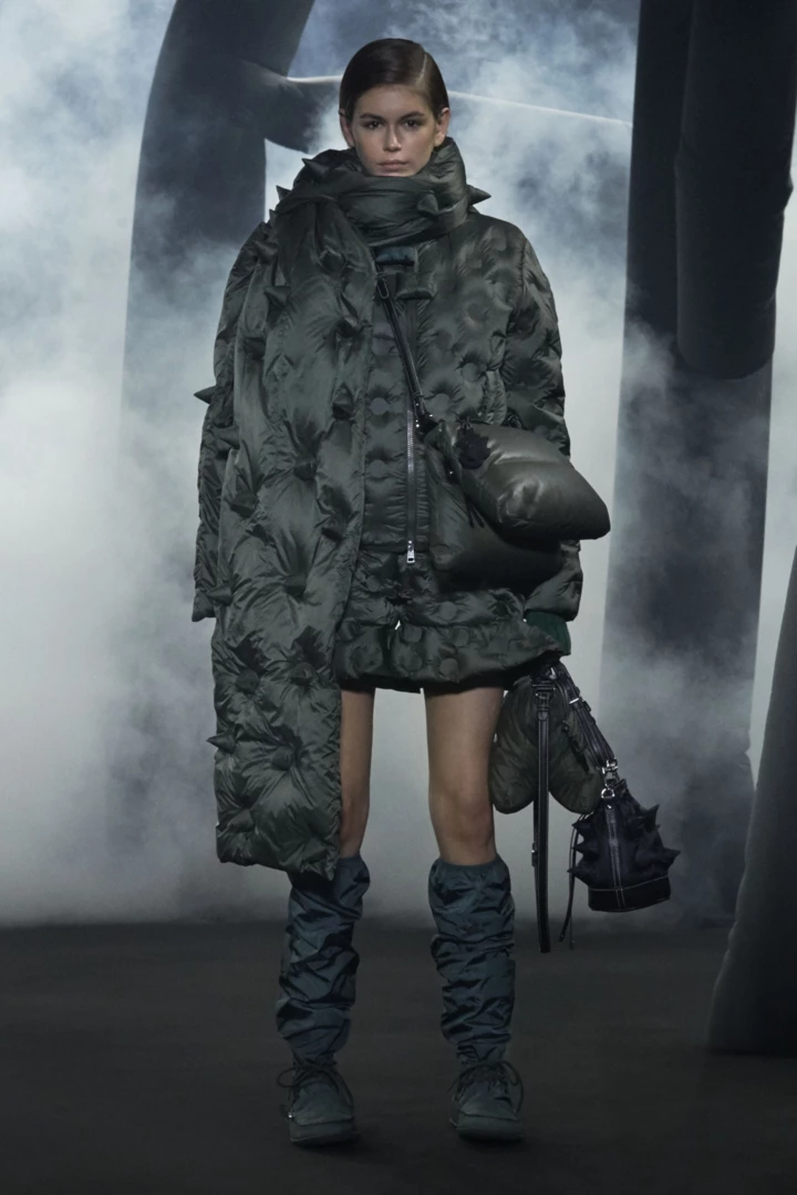 &lt;b&gt;1 Moncler JW Anderson&lt;/b&gt;