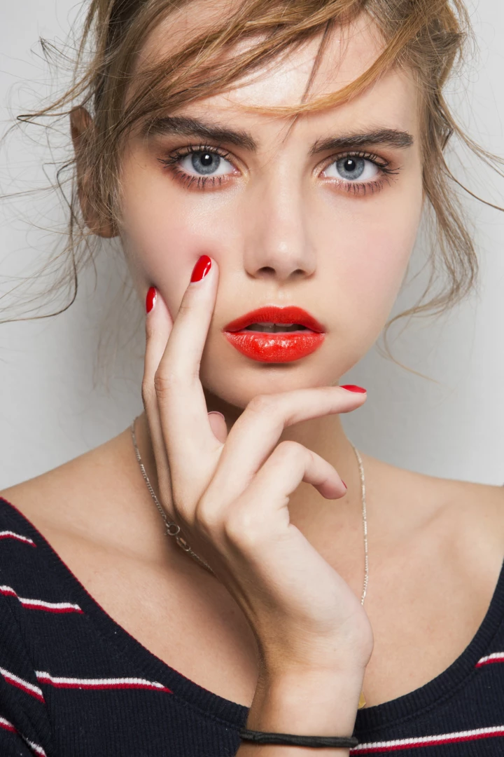 &lt;b&gt;Red Nails Catwalk&lt;/b&gt;