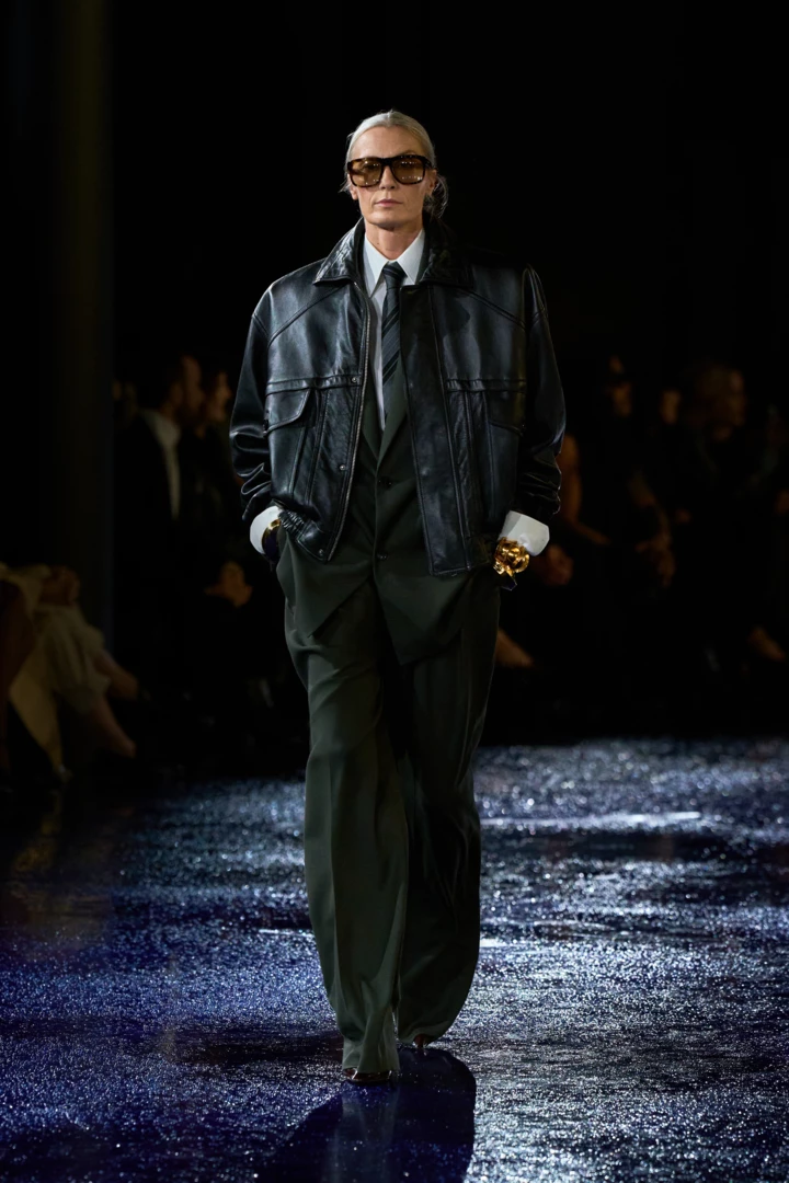 Saint Laurent весна-літо 2025 | Vogue UA