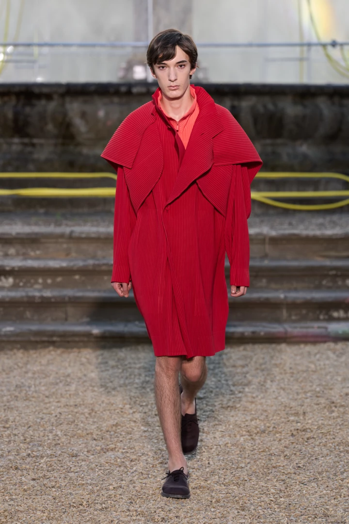Homme Plissé Issey Miyake весна-літо 2026 | Vogue UA