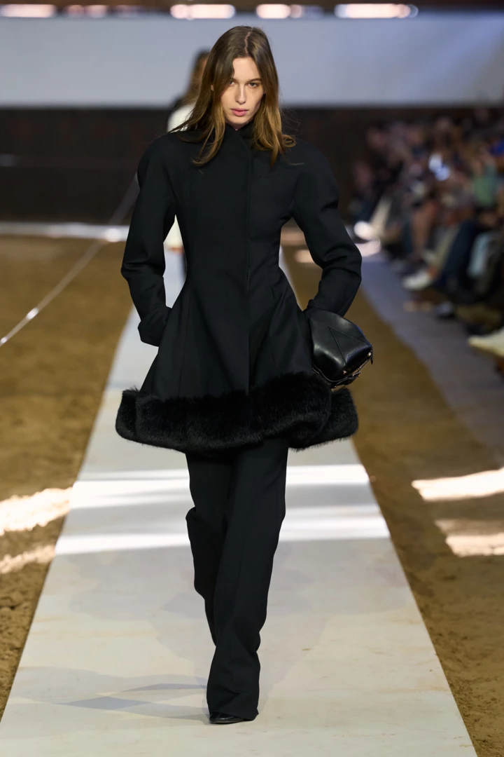 Stella McCartney осінь-зима 2026 | Vogue UA