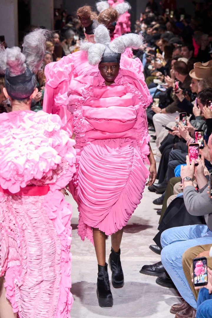 Comme Des Garçons осінь-зима 2026 | Vogue UA