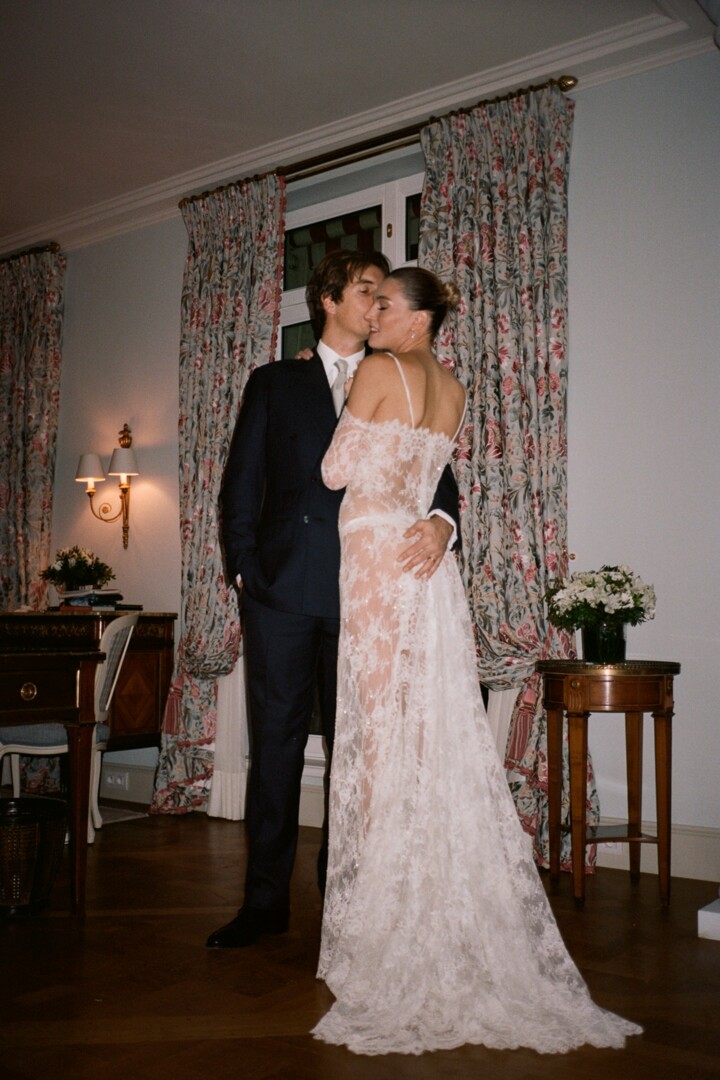 Все аксессуары и элементы французского свадебного стиля в образе Камиль Шарьер