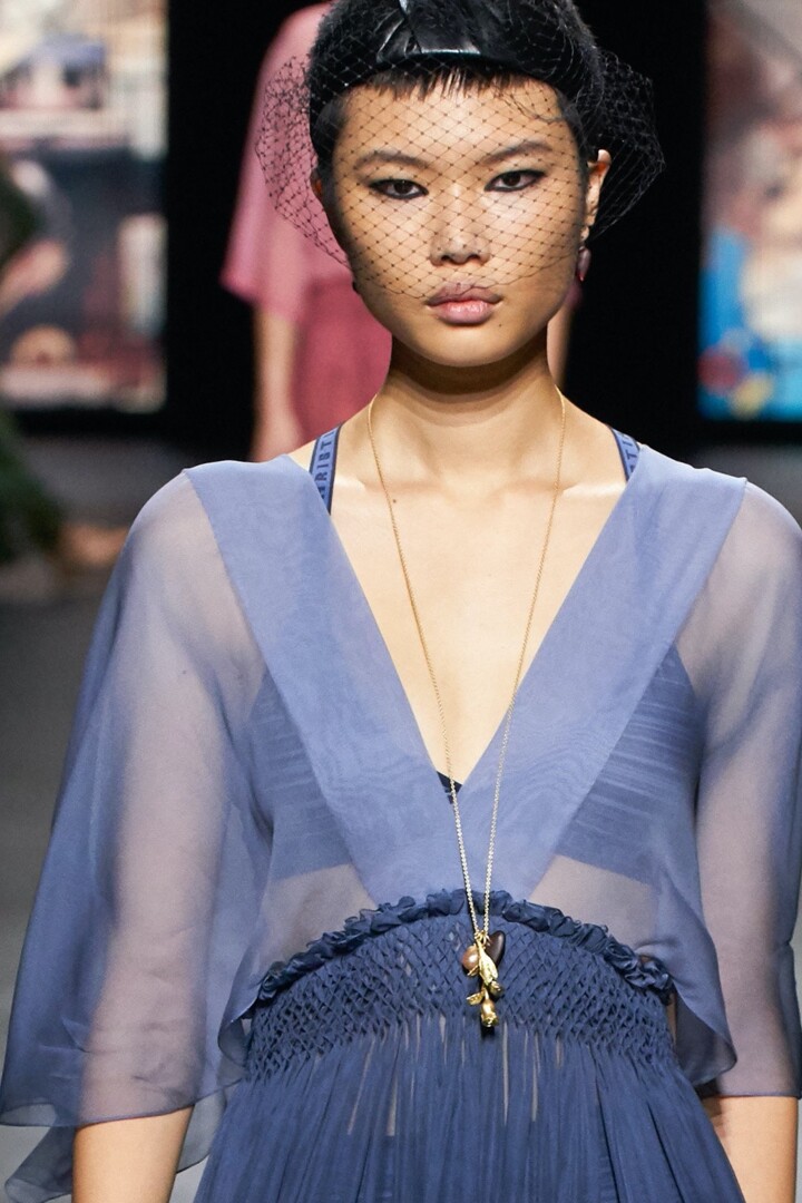 В чем встретить День святого Валентина: полупрозрачные платья