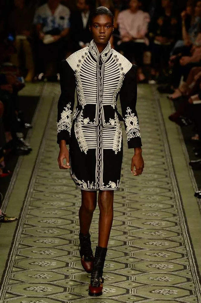 Burberry 2016 2017 Vogue UA